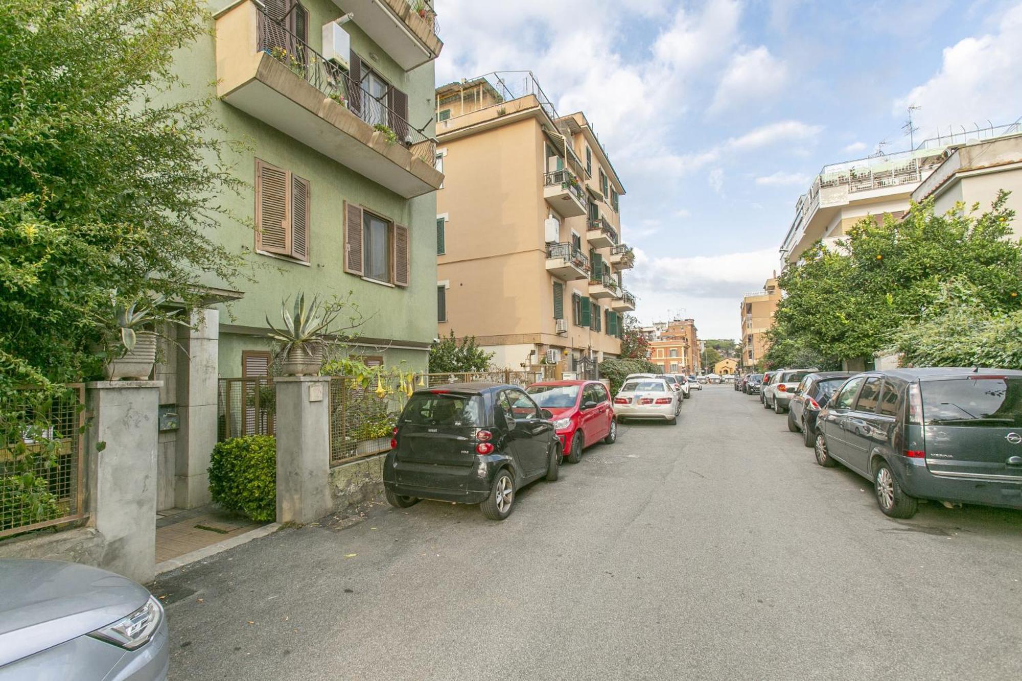 A 50 M Dalla Metropolitana Cornelia Apartment Rome
